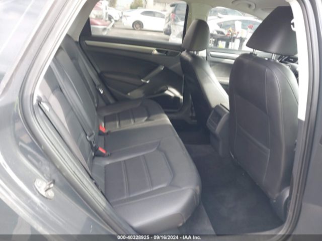 1VWDT7A3XHC028261 Volkswagen Passat 1.8t R-line