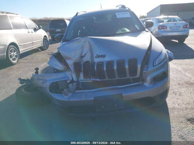 1C4PJLAB4HW641156 Jeep Cherokee Altitude Fwd