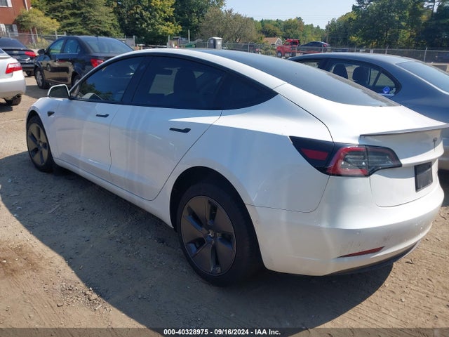 2021 TESLA MODEL 3 5YJ3E1EB5MF960596 Photo 2