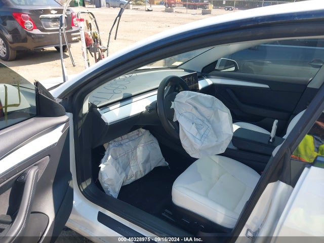 2021 TESLA MODEL 3 5YJ3E1EB5MF960596 Photo 4