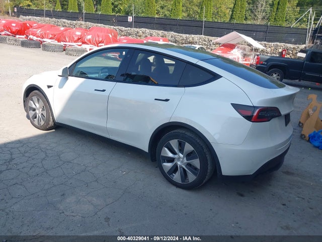 2021 TESLA MODEL Y 5YJYGDEE4MF069176 Photo 2