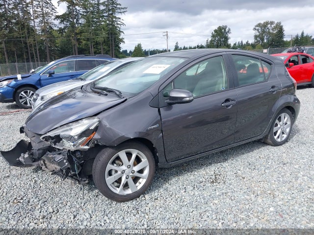 Toyota Prius C Four 2016 JTDKDTB31G1136387 Image 2