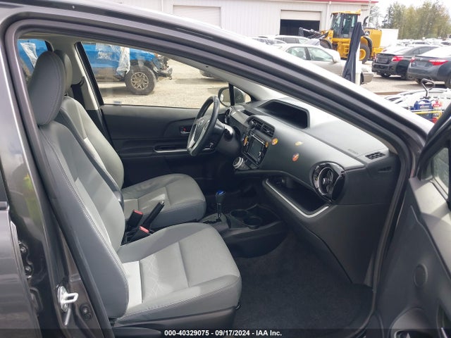 Toyota Prius C Four 2016 JTDKDTB31G1136387 Image 5