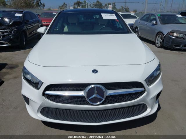 WDD3G4EB4KW017805 Mercedes-Benz A 220