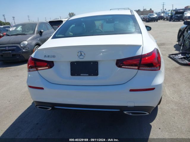 WDD3G4EB4KW017805 Mercedes-Benz A 220