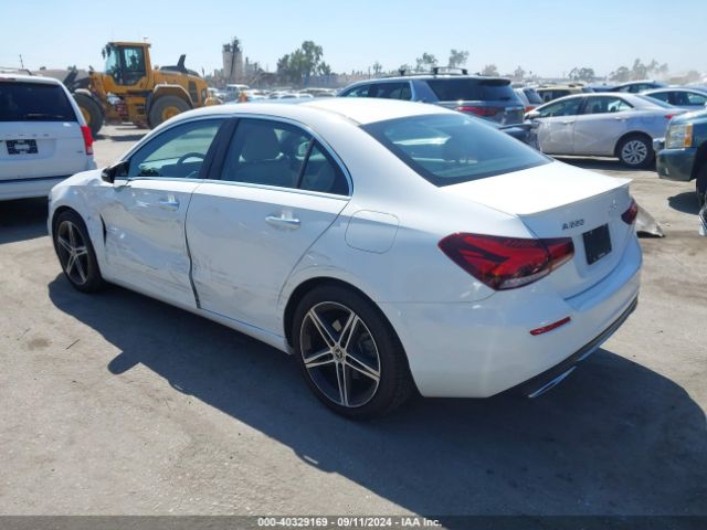 WDD3G4EB4KW017805 Mercedes-Benz A 220