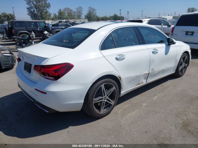 WDD3G4EB4KW017805 Mercedes-Benz A 220