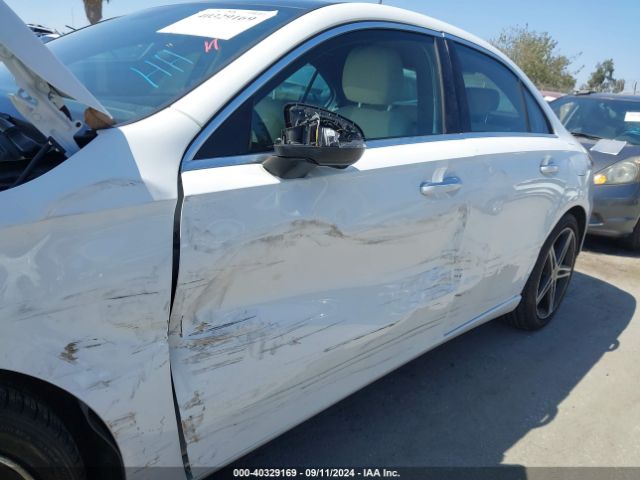 WDD3G4EB4KW017805 Mercedes-Benz A 220