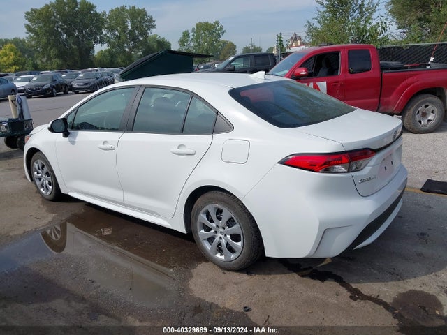 Toyota COROLLA LE 2022 5YFEPMAE5NP319846 Image 3