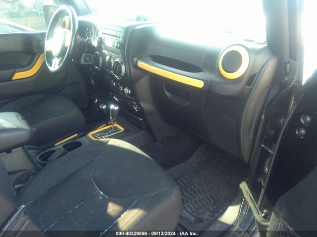 1C4BJWDG2HL710611 Jeep Wrangler Unlimited Sport 4x4