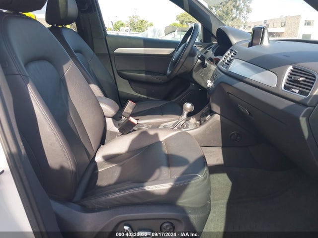 WA1BCCFS9JR007904 Audi Q3 2.0t Premium/2.0t Sport Premium