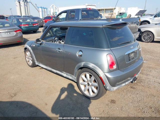 2005 MINI COOPER S WMWRE33545TL13816 Photo 2