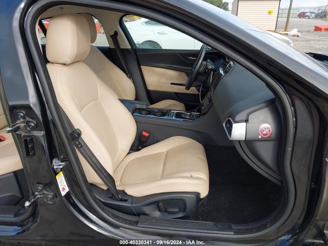 2017 JAGUAR XE SAJAD4BG9HA963030 Photo 4