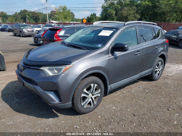 Toyota RAV4 LE 2017 2T3ZFREV8HW364981 Image 2