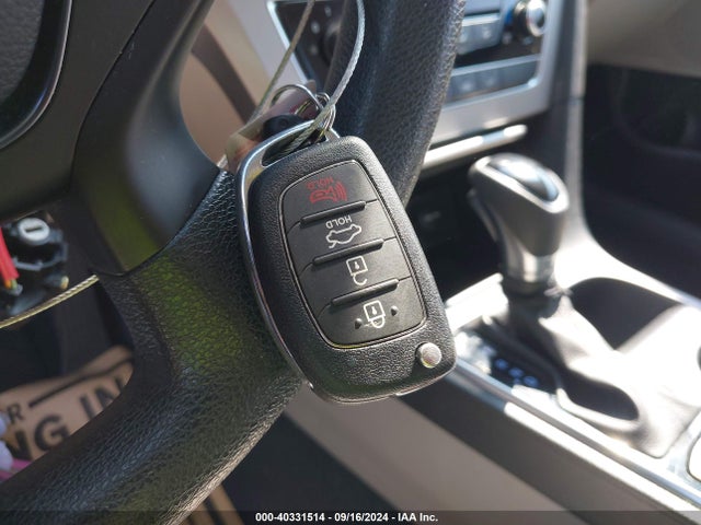 Hyundai SONATA SE 2015 5NPE24AF2FH219192 Image 11