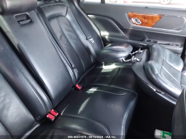 1LN6L9HK9H5606337 Lincoln Continental Livery