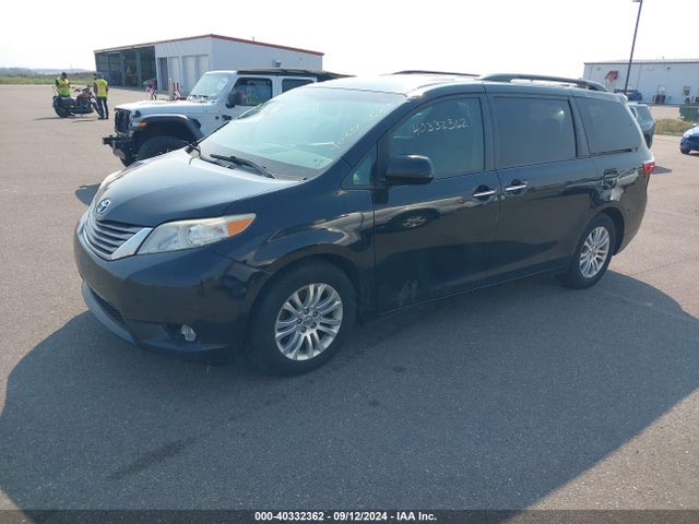 Toyota Sienna Xle 8 Passenger 2015 5TDYK3DC6FS645809 Image 2
