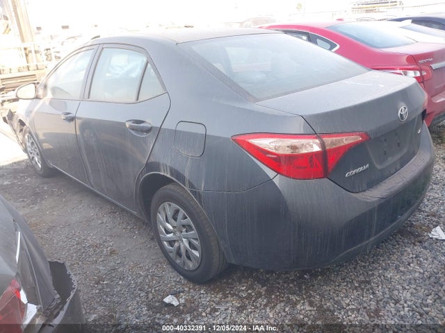 Toyota COROLLA LE 2018 5YFBURHE0JP788237 Image 3