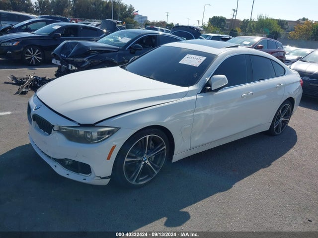 BMW 2018 2018 WBA4J5C51JBF07692 Image 2