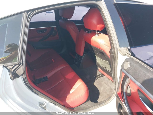 BMW 2018 2018 WBA4J5C51JBF07692 Image 8