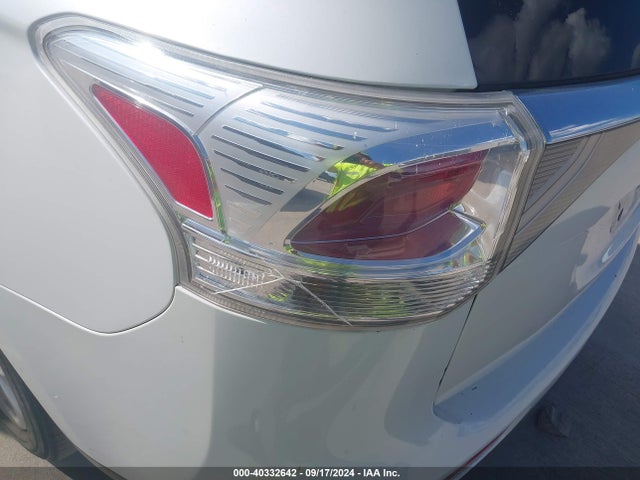 JA4AD3A30EZ004856 Mitsubishi Outlander Se