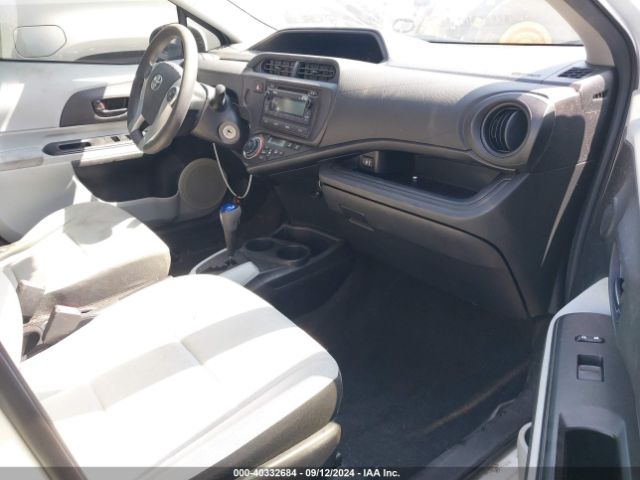 JTDKDTB3XE1564262 Toyota Prius C One