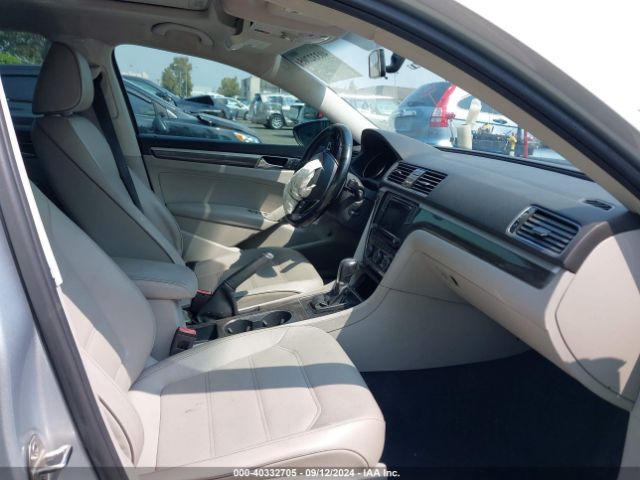 1VWBA7A37JC028883 Volkswagen Passat 2.0t Se