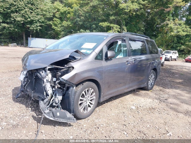 Toyota Sienna Xle 8 Passenger 2018 5TDYZ3DC2JS906910 Image 2