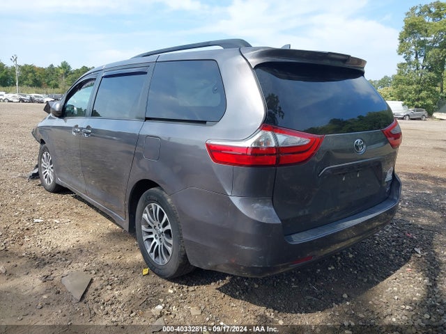 Toyota Sienna Xle 8 Passenger 2018 5TDYZ3DC2JS906910 Image 3