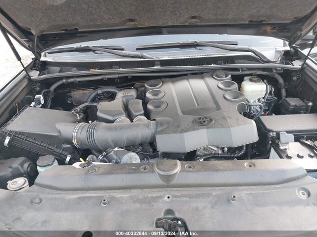 Toyota 4RUNNER SR5 2020 JTEBU5JR2L5745570 Image 10