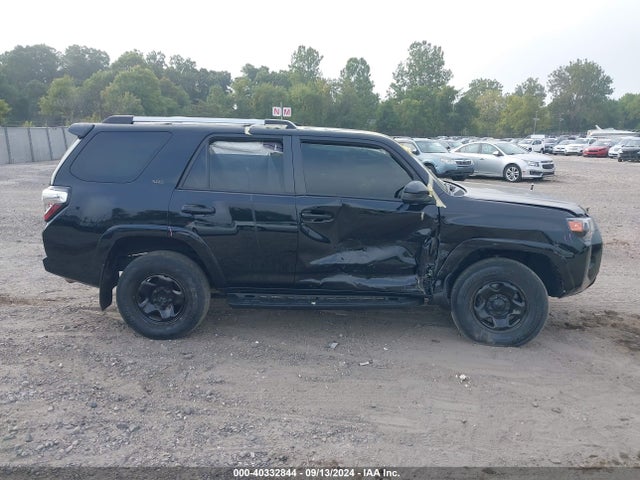 Toyota 4RUNNER SR5 2020 JTEBU5JR2L5745570 Image 13