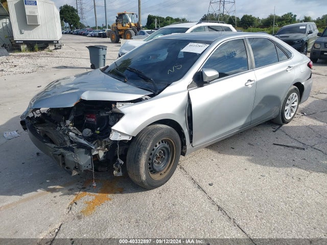 Toyota CAMRY LE 2015 4T4BF1FKXFR498684 Image 2