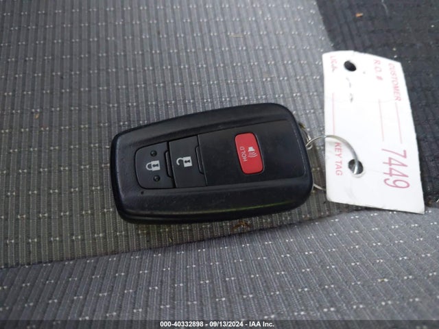 Toyota C-HR XLE 2019 NMTKHMBX1KR087120 Image 11