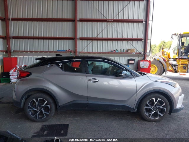 Toyota C-HR XLE 2019 NMTKHMBX1KR087120 Image 14