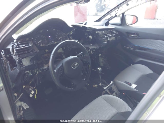 Toyota C-HR XLE 2019 NMTKHMBX1KR087120 Image 6