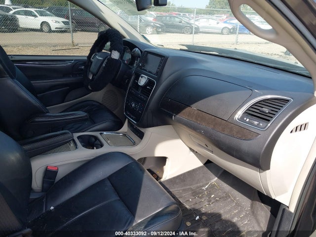 2C4RC1GG1FR590876 Chrysler Town & Country Limited Platinum
