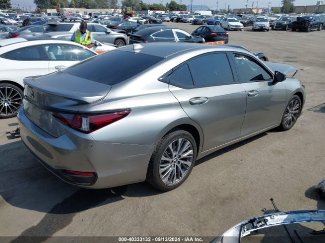 58ADA1C11MU001461 Lexus ES 300H