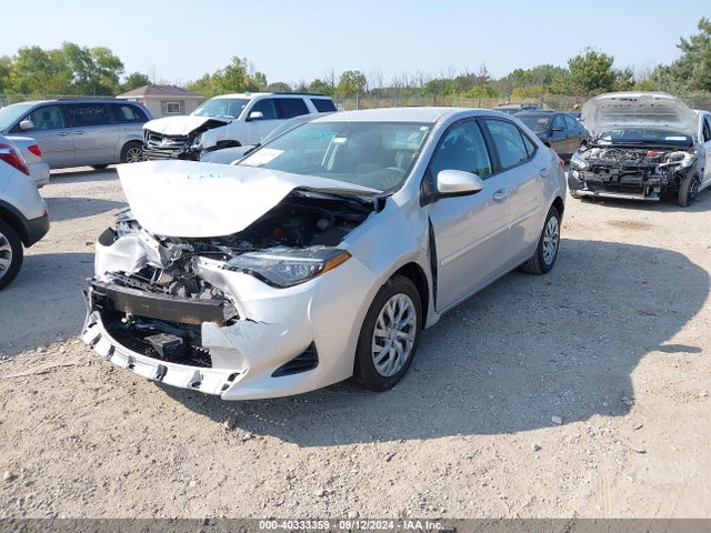 Toyota COROLLA LE 2018 2T1BURHE3JC029226 Image 2