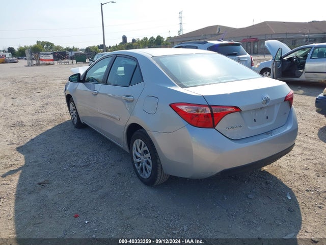 Toyota COROLLA LE 2018 2T1BURHE3JC029226 Image 3