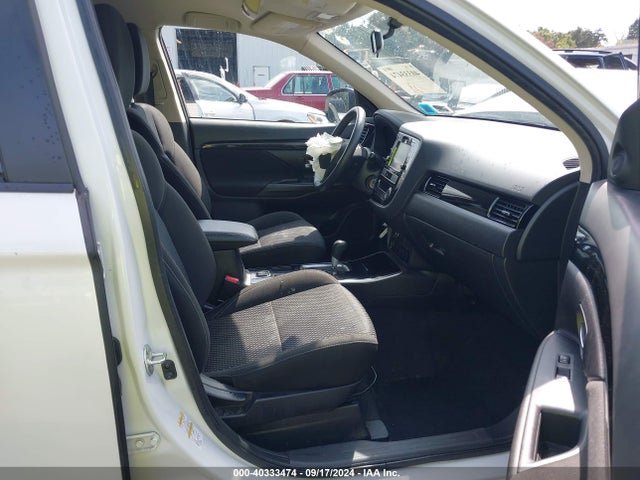 JA4AD2A39KZ055519 Mitsubishi Outlander Es