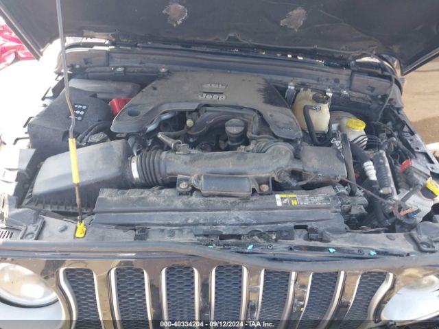 1C4HJXEG5JW130465 Jeep Wrangler Unlimited Sahara