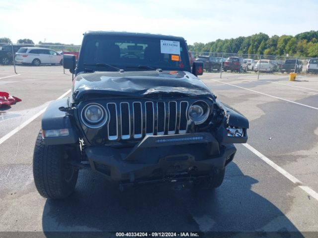 1C4HJXEG5JW130465 Jeep Wrangler Unlimited Sahara