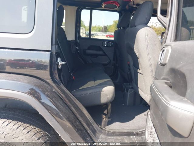 1C4HJXEG5JW130465 Jeep Wrangler Unlimited Sahara