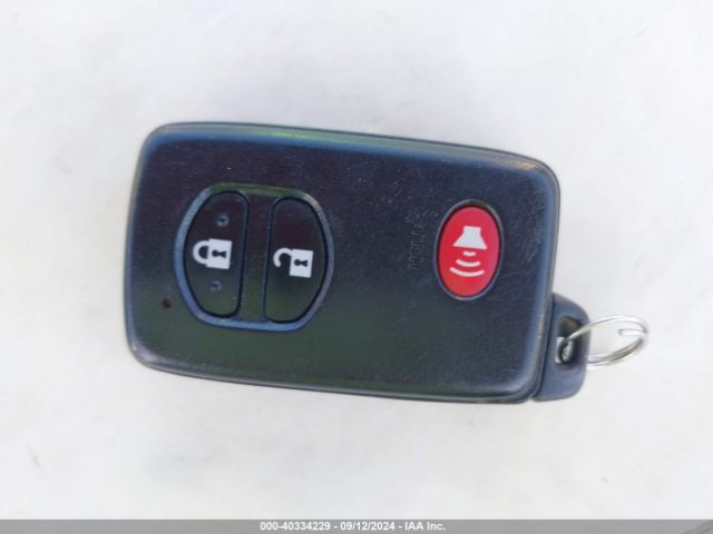 JTDZN3EU6FJ025817 Toyota Prius V Three