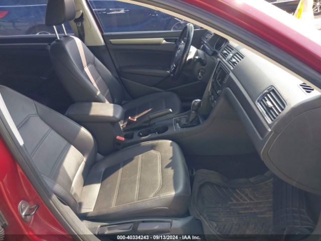 1VWAT7A32GC053835 Volkswagen Passat 1.8t R-line