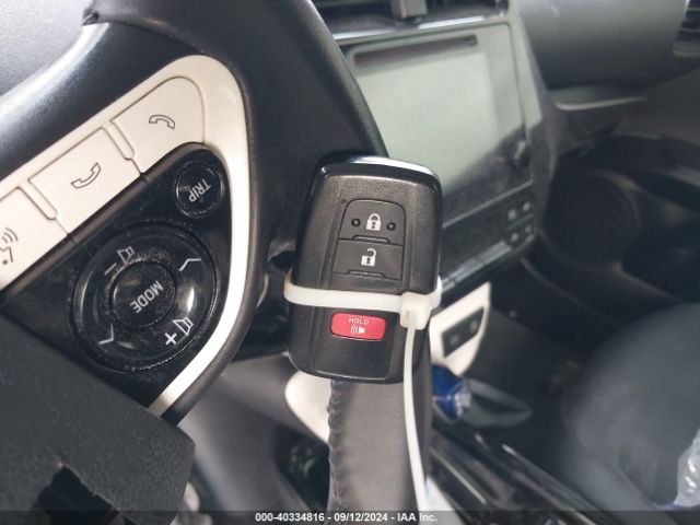 JTDKARFUXJ3062588 Toyota Prius Three Touring