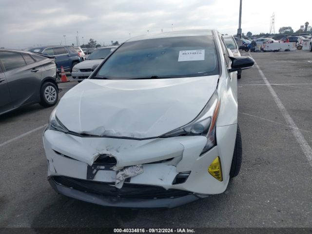 JTDKARFUXJ3062588 Toyota Prius Three Touring