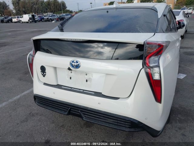 JTDKARFUXJ3062588 Toyota Prius Three Touring