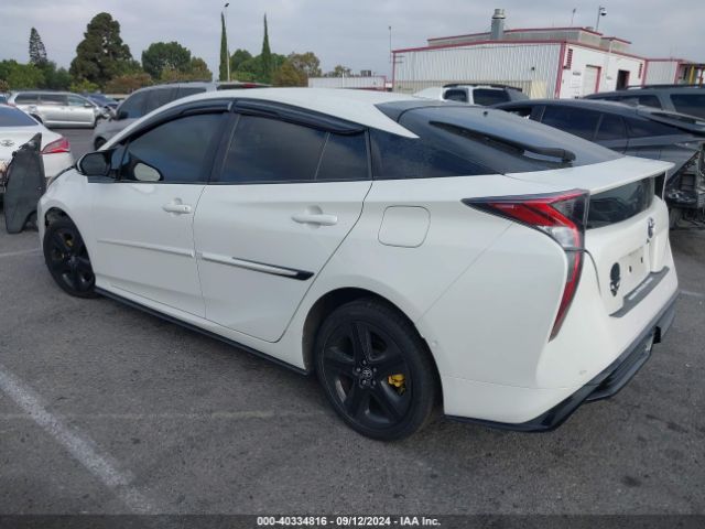 JTDKARFUXJ3062588 Toyota Prius Three Touring