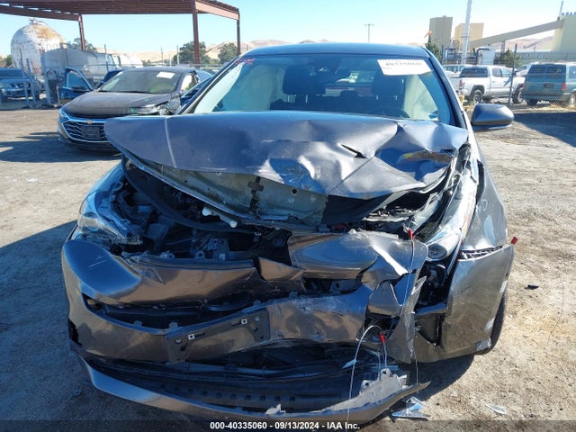 Toyota Prius Three 2018 JTDKARFU2J3546514 Image 13
